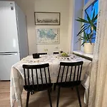Spacious & Stylish In Center Apartment