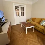 Apartment Spacious & Stylish In Center