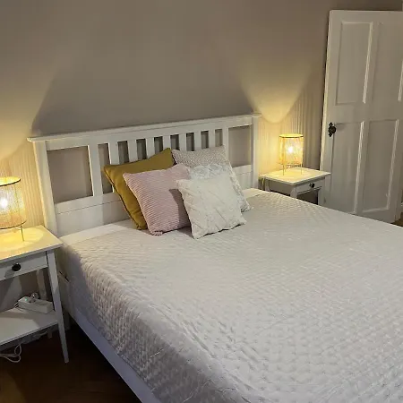 Spacious & Stylish In Center