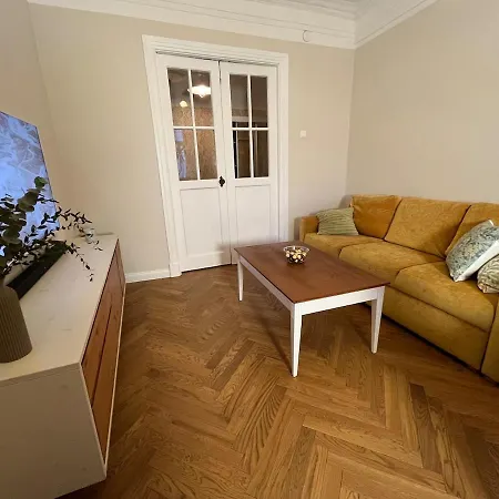 Апартаменти Spacious & Stylish In Center