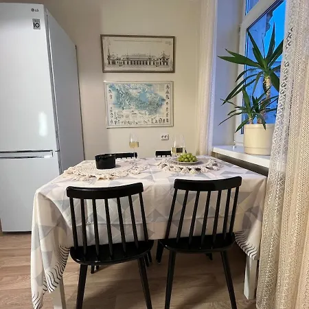 Spacious & Stylish In Center 아파트