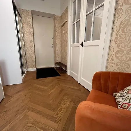 Spacious & Stylish In Center 아파트 *